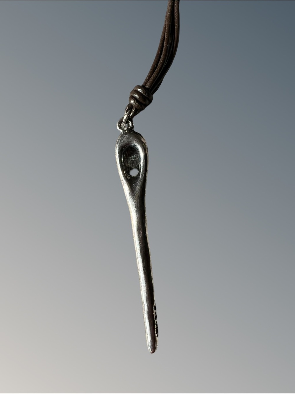 “Sew You” by UNO de 50 Genuine Leather Necklace with Silver Button & Needle - Picture 6 of 11